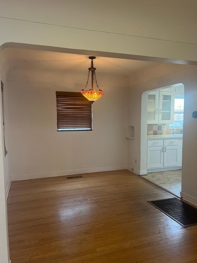 Building Photo - 630 Bryn Mawr Dr NE