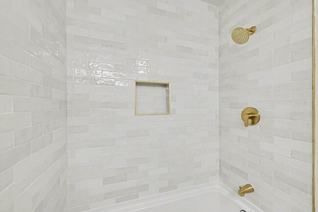 Building Photo - 100 English Rd