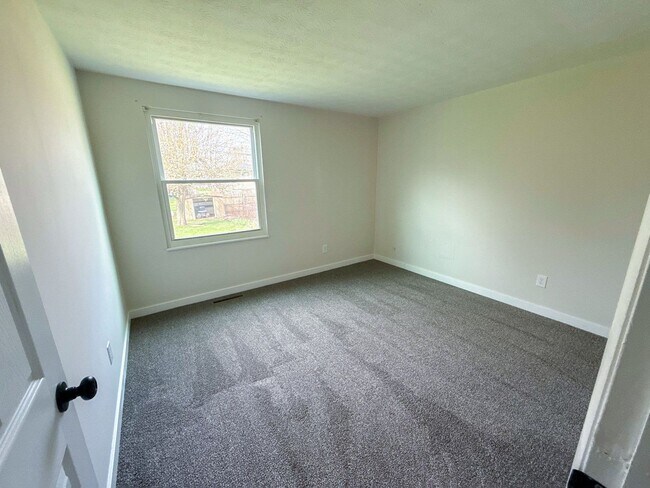 Building Photo - Newly Rehabbed 3BR Home in Hamilton Schools w/ Full Basement & Bonus Room