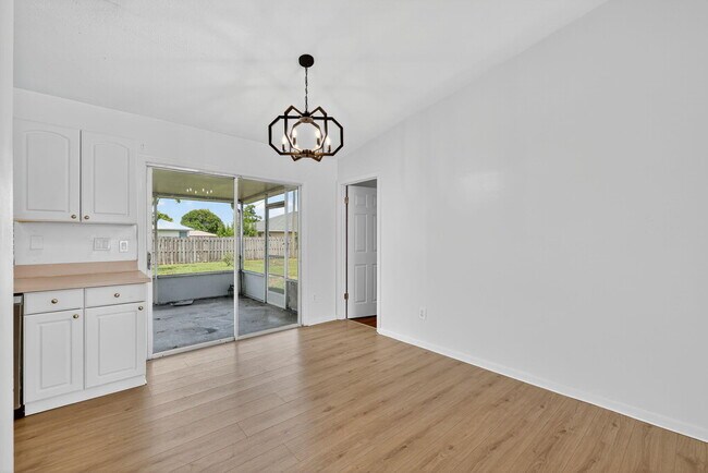 Building Photo - 561 SE Karrigan Terrace