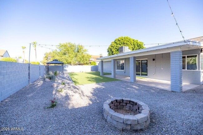 Building Photo - 1115 W Barrow Dr