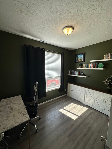 Offfice/work space - 24369 E Harrier Loop