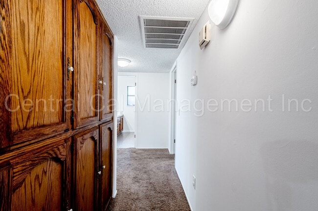 Building Photo - 3 Bedroom/2 Bath Home in the Southwest - $...
