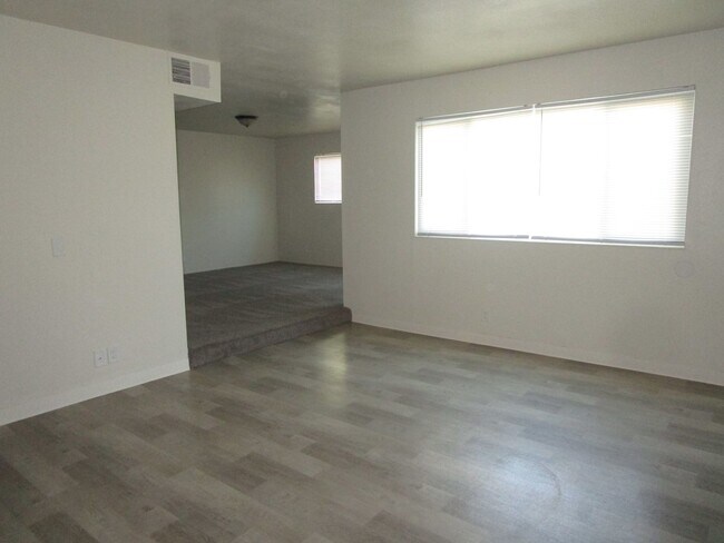 Building Photo - 184 Woodbury Cir