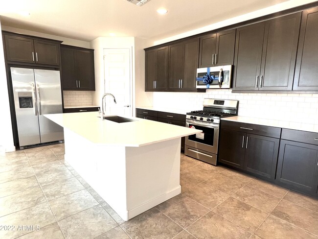 Building Photo - 16943 W Las Palmaritas Dr