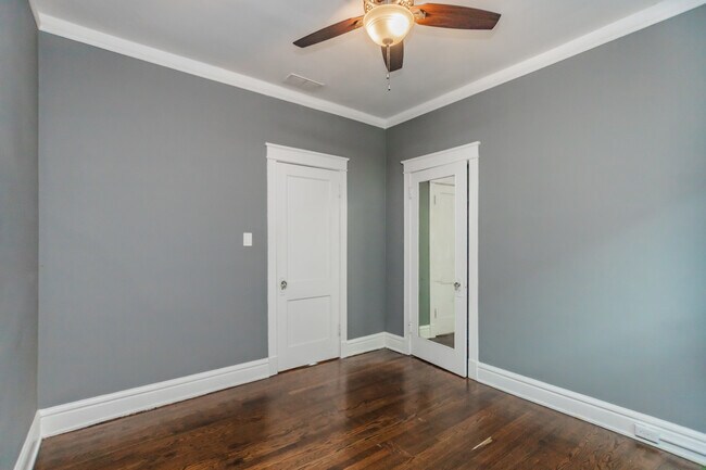 Building Photo - 334 S Oak Park Ave