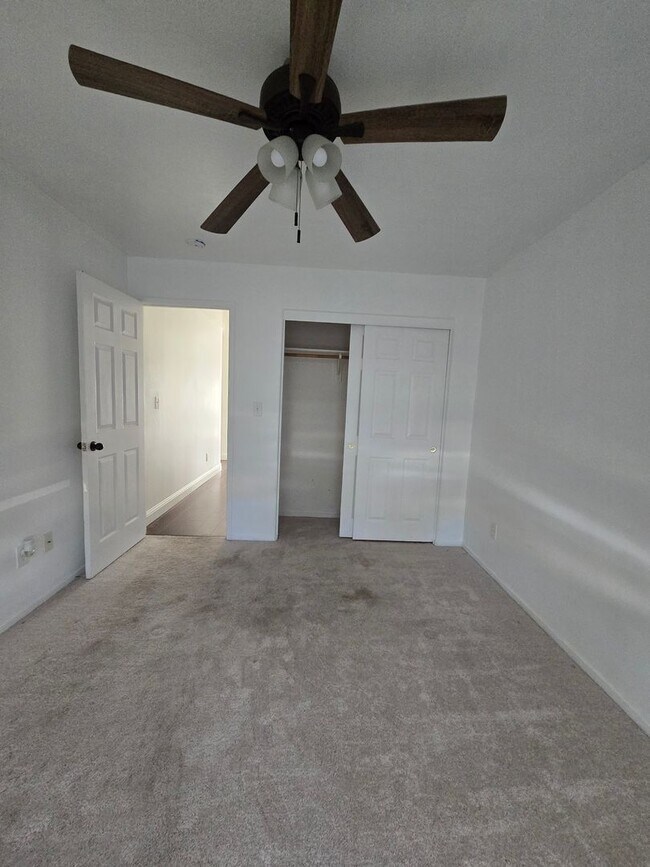 Building Photo - 3 BR 2 BA Available Now