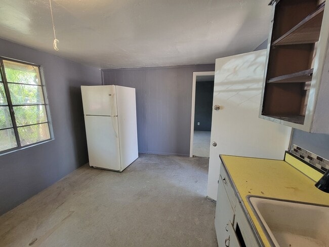 Building Photo - 461 W Thurber Rd