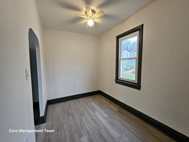 Building Photo - Newly updates 3 bedroom 1 bath apartment f...