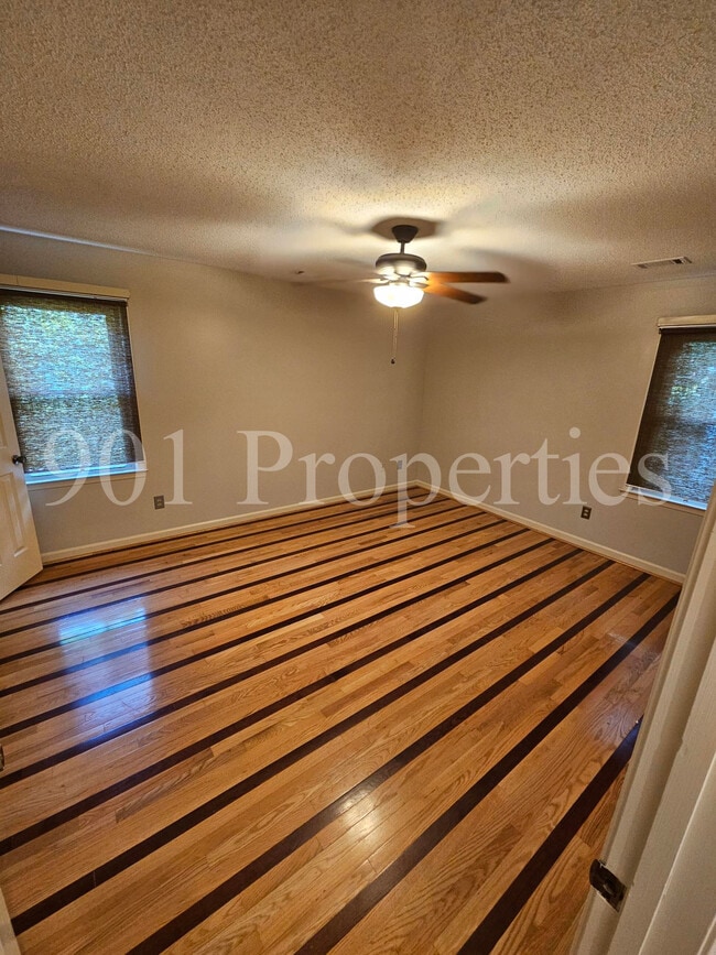 Building Photo - 8595 Riverchase Dr