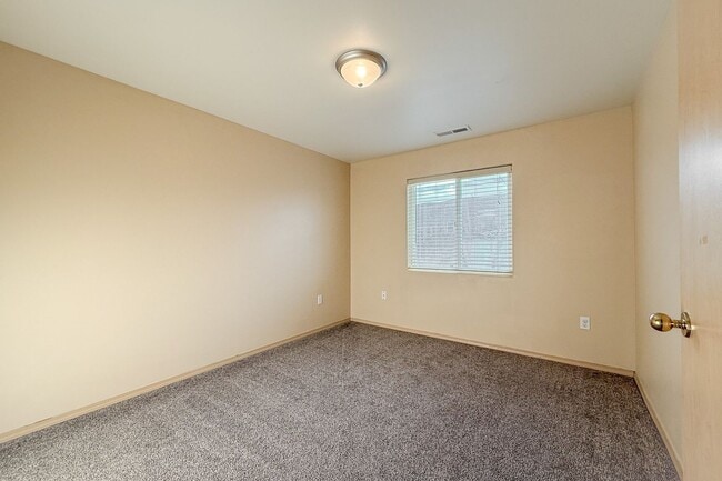 Building Photo - South Richland 4-Bedroom Home With Large Backyard