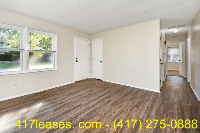 Building Photo - 201 S Meadowview Ave