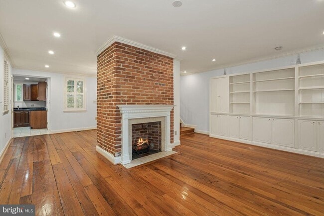 Building Photo - 1241 30th St NW