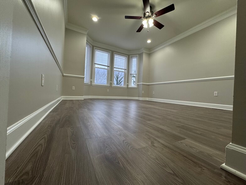 Building Photo - 414 S Augusta Ave