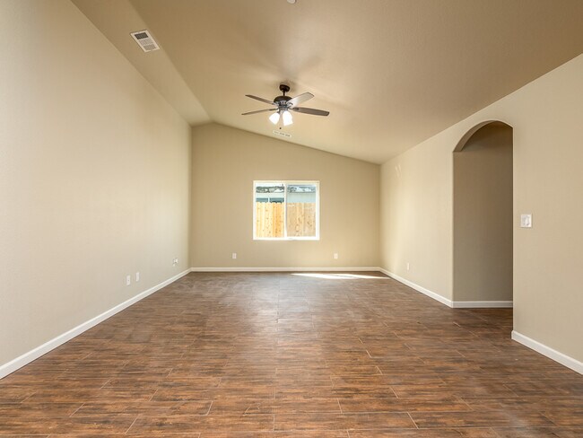 Building Photo - 1010 W Goshen Ave