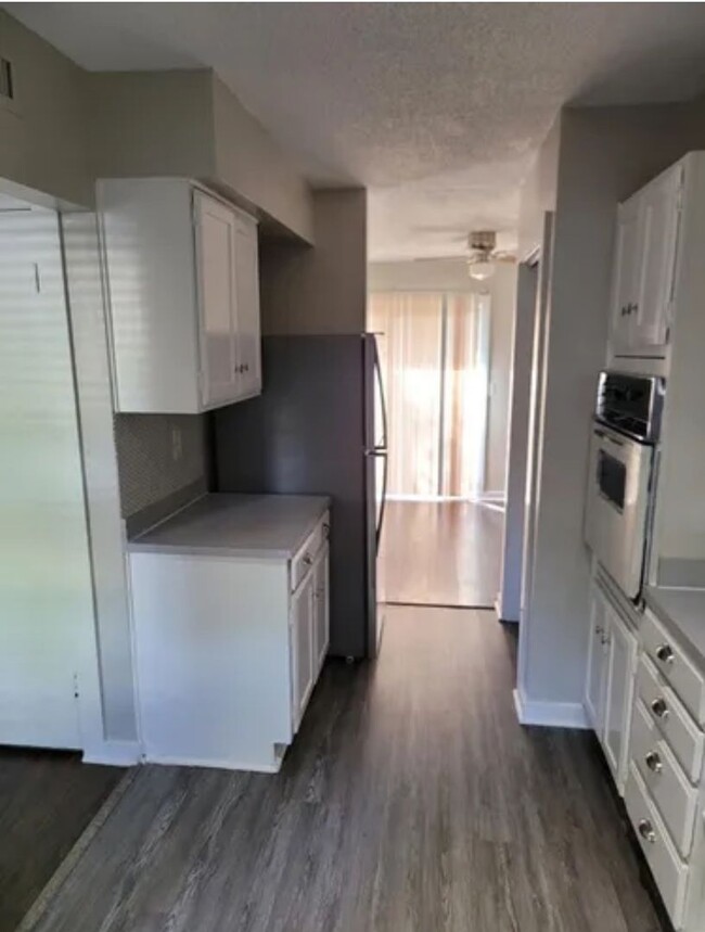 Building Photo - 361 Hickory Hill Dr