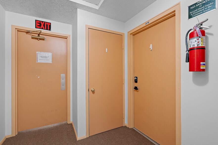 Building Photo - 976 Wood Hollow Dr