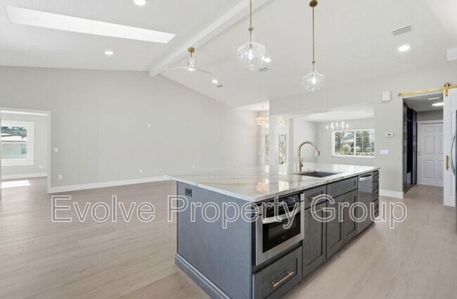 Building Photo - 470 Lambert Ave