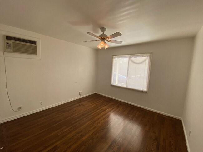Building Photo - G4 |  (GRUB IV) 921-923 South B Street