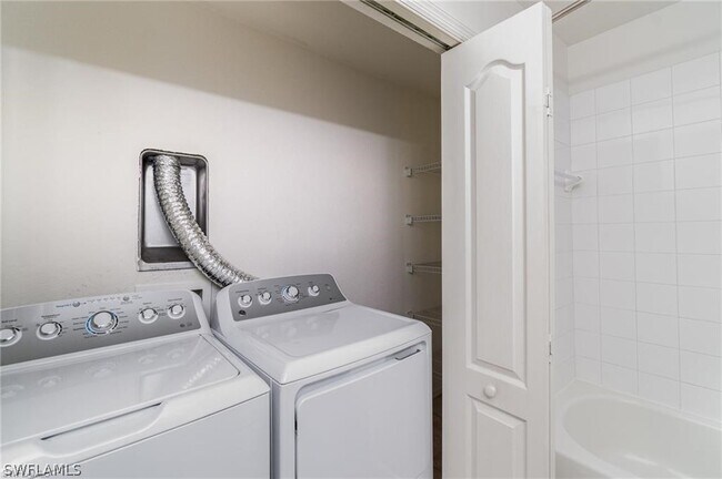 Building Photo - 9430 Ivy Brook Run