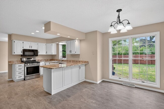 Building Photo - Spacious 4BR House in Columbia