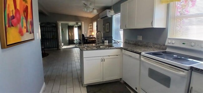 Building Photo - 115 Duxbury Ave