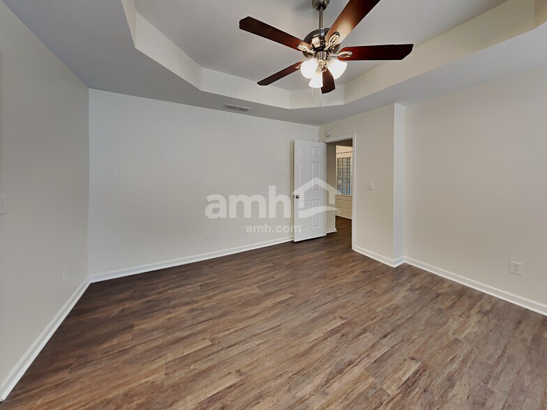 Building Photo - 408 Fairlawn Dr