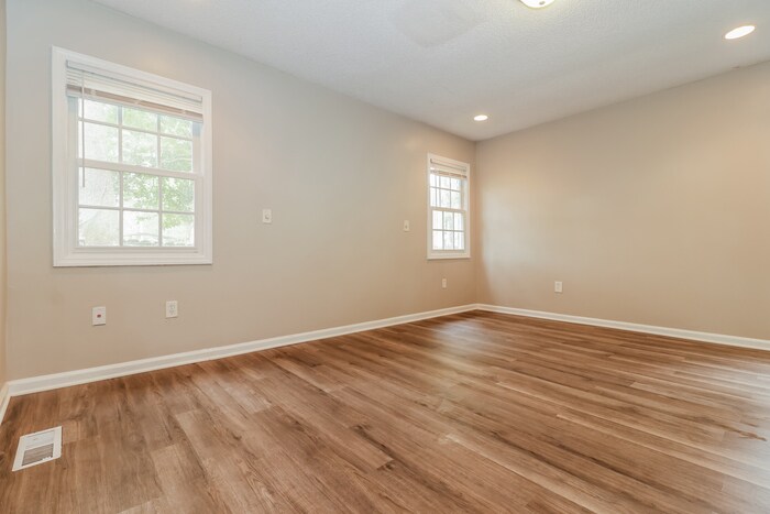 Building Photo - 510 Golf Rd