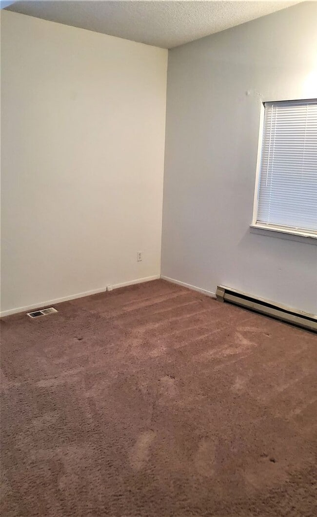 Building Photo - Broad Duplex's