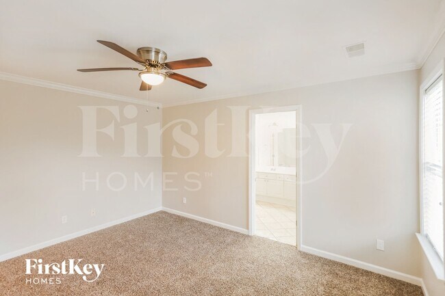 Building Photo - 146 Hickory Point Dr