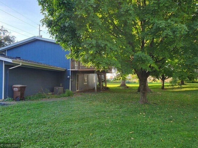 Building Photo - 2117 Fern Ln