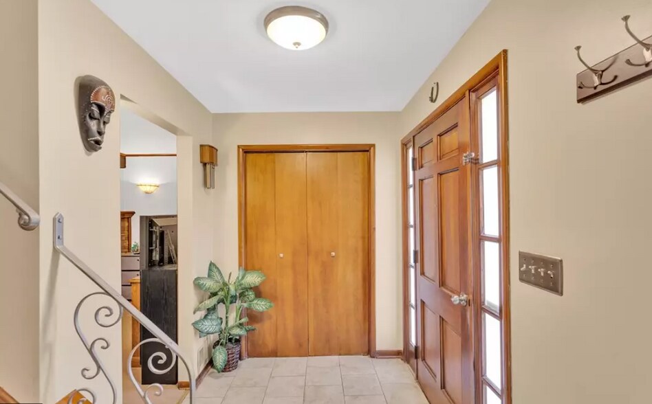 Building Photo - 4974 Longview Ct