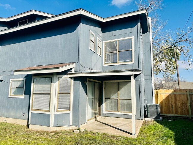 Building Photo - 152 RIDGE