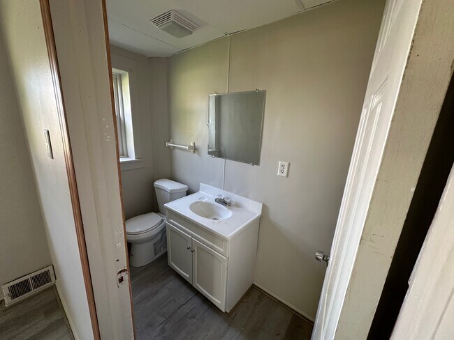 Building Photo - Price drop on this 1 bed/1 bath apartment