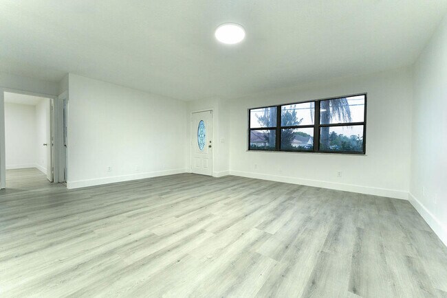 Building Photo - 1181 SW Sarto Ln