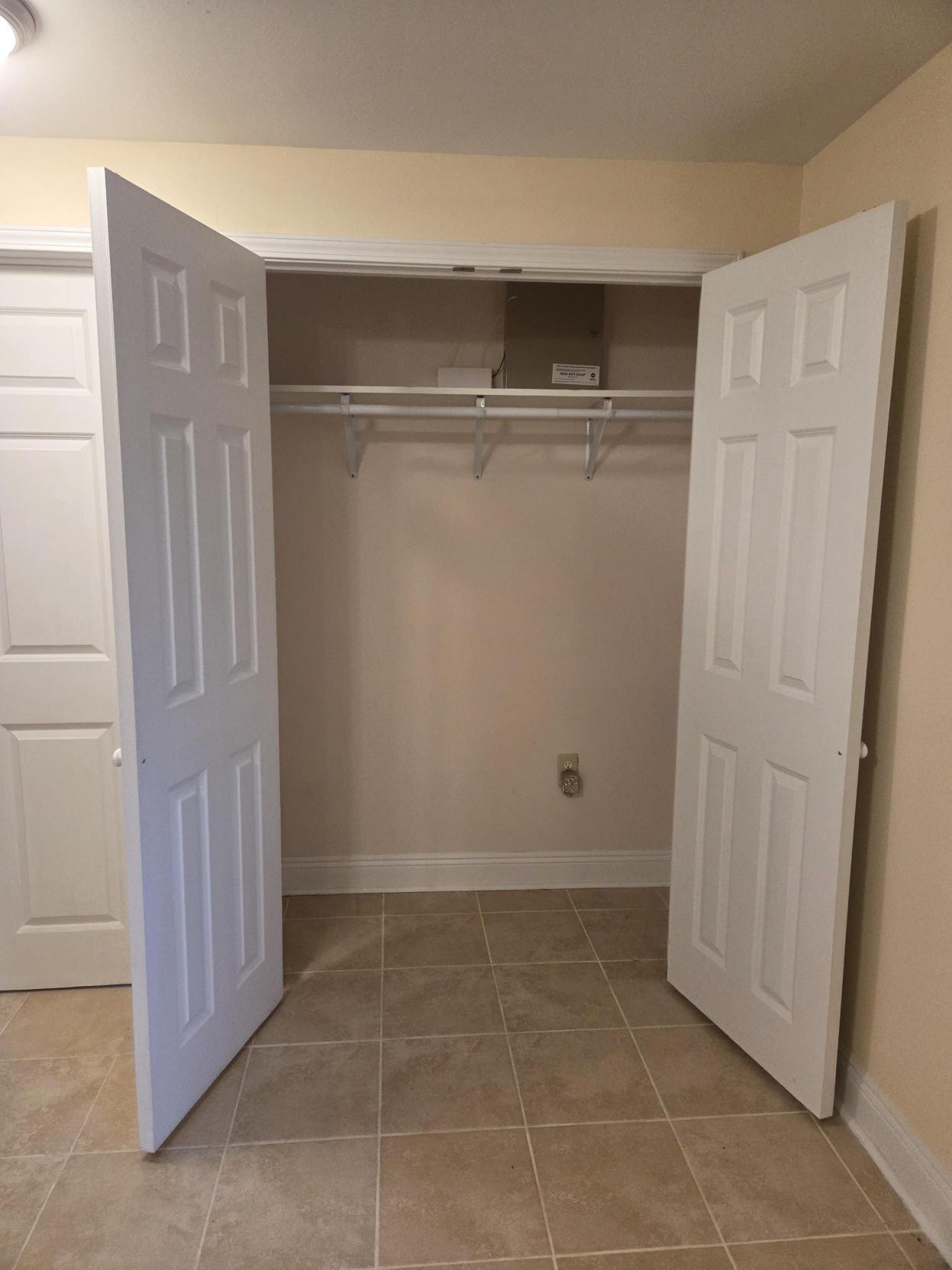 Bedroom 2 closet - 4422 Walmsley Ave