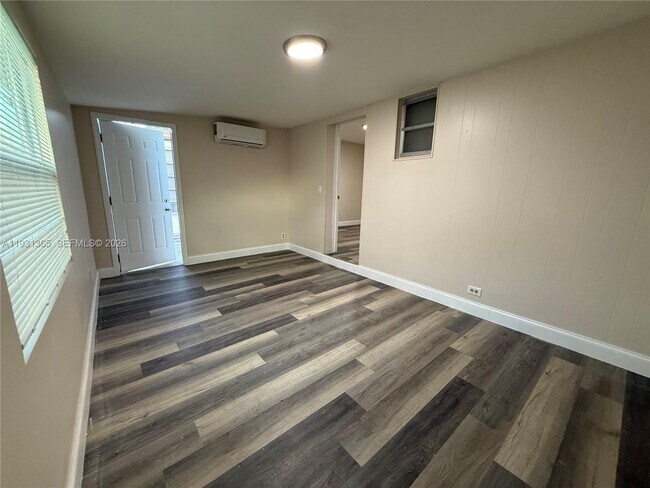 Building Photo - 3033 NW 43rd Ave