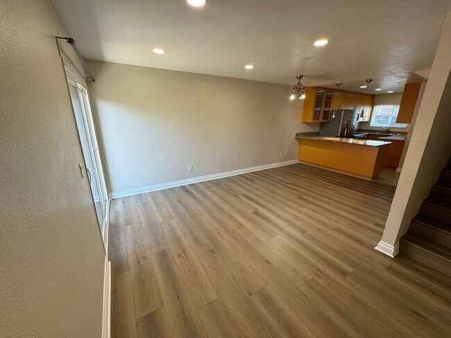 Building Photo - Galleria  Town Homes 2 Bedroom 1.5 Bath in...
