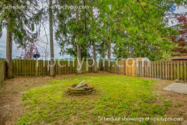 Building Photo - 2452 SE 9th Ct