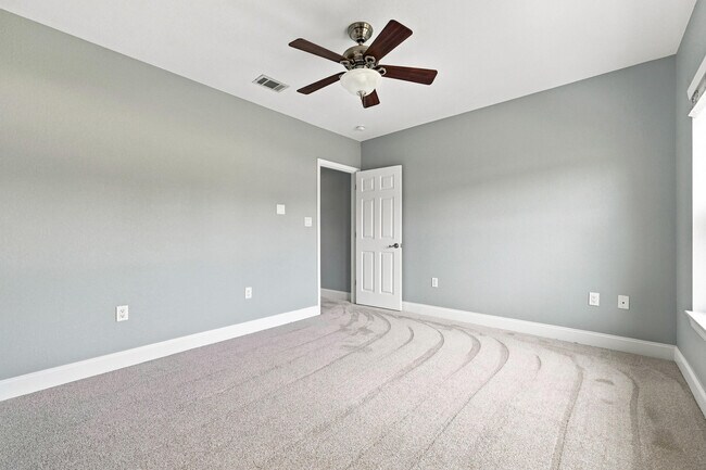 Building Photo - 530 Valparaiso Pkwy