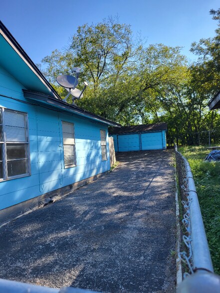 Building Photo - 214 Early Way Dr