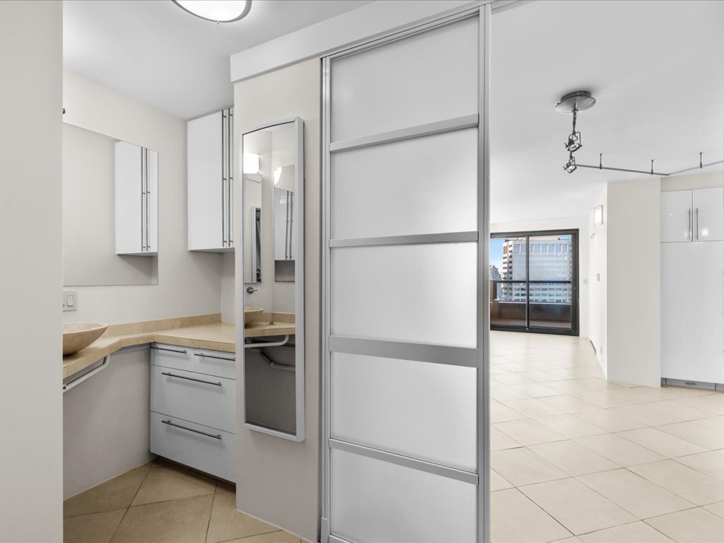 Office - 65 E India Row