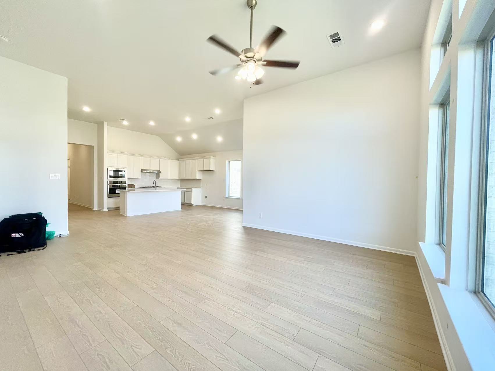 Building Photo - 16205 Garden Dr