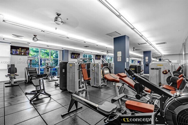 Building Photo - 2000 N Bayshore Dr
