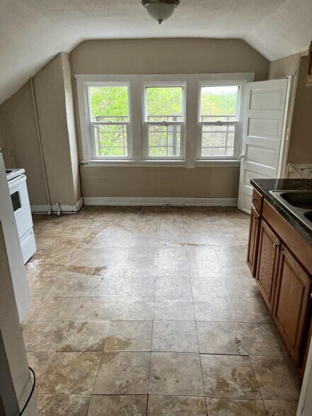 Building Photo - 2657 Highland Ave
