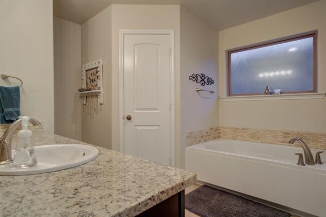 Building Photo - Spacious 4-Bedroom Home Available August 8...
