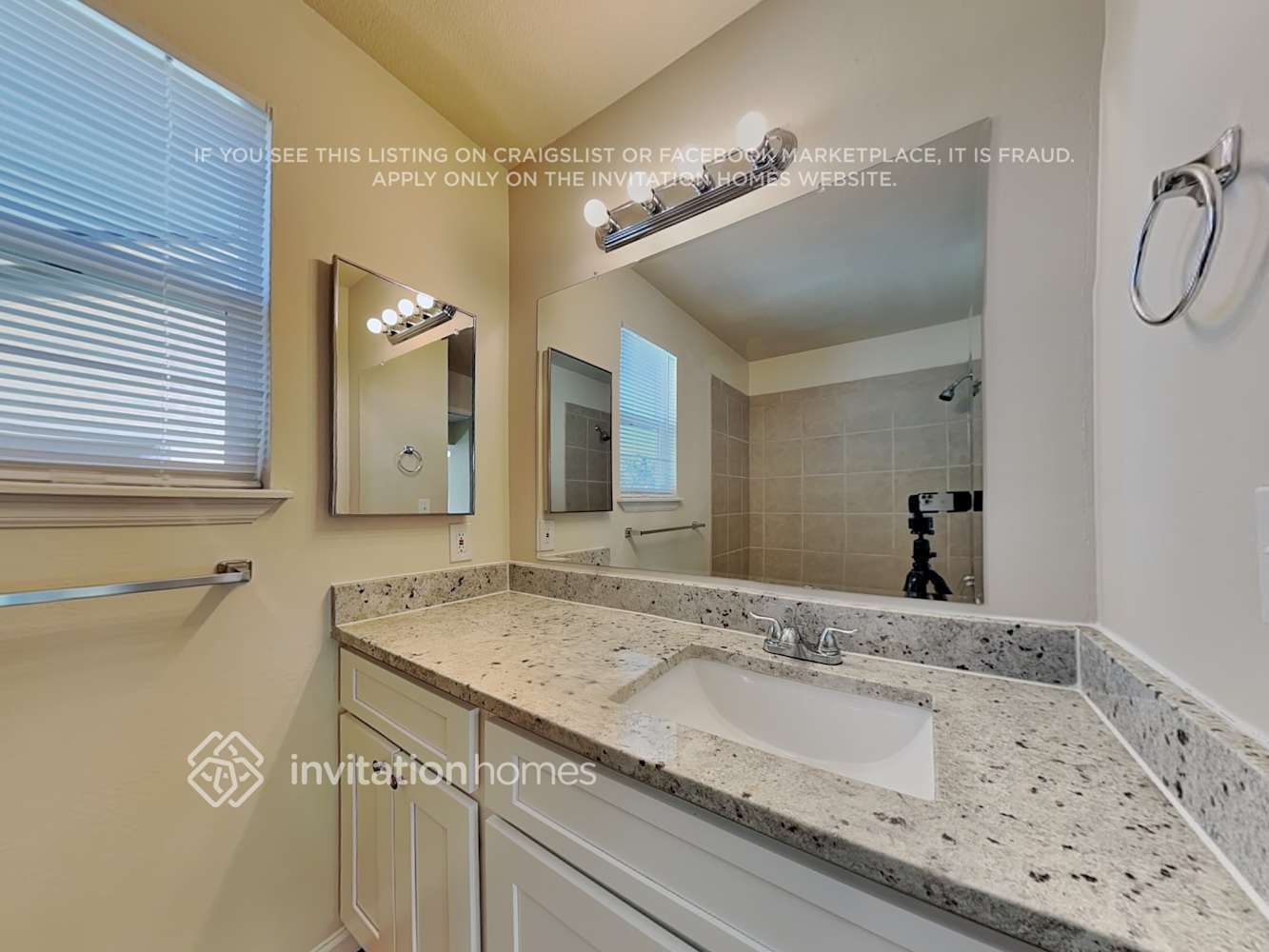 Building Photo - 21906 Saddlebrook Ct