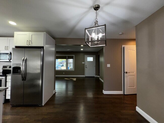 Building Photo - 564 Claymont Dr