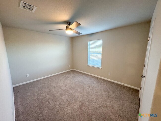 Building Photo - 366 Silver Springs Bend