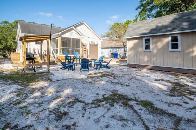 Building Photo - FURNISHED OFF-SEASON MONTHLY RENTAL